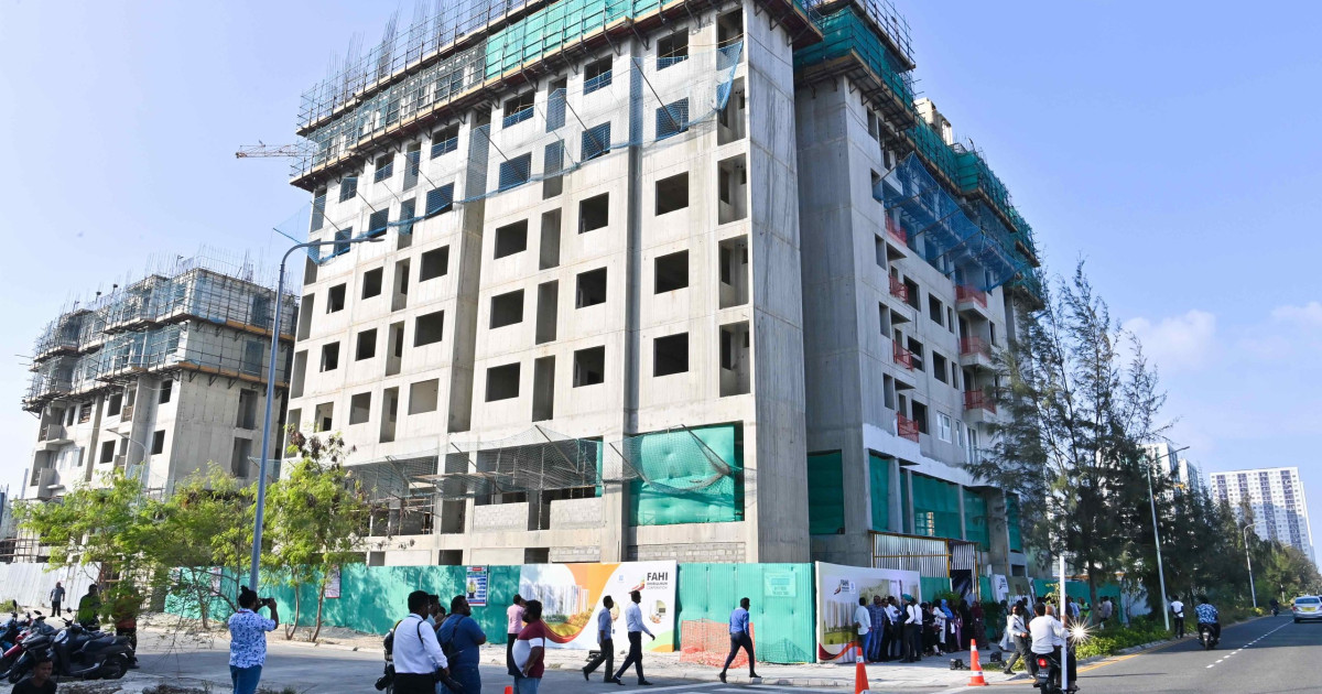 4000 flat ge therein customs ge muvazzafunnah dheyn ninmi 100 flat kanda alhaifi