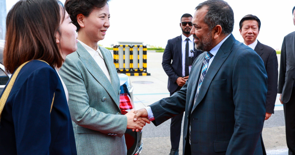 China ge state councillor dr.muizzu huvaa kurumuge rasmiyyaathah raajje vadaigenfi